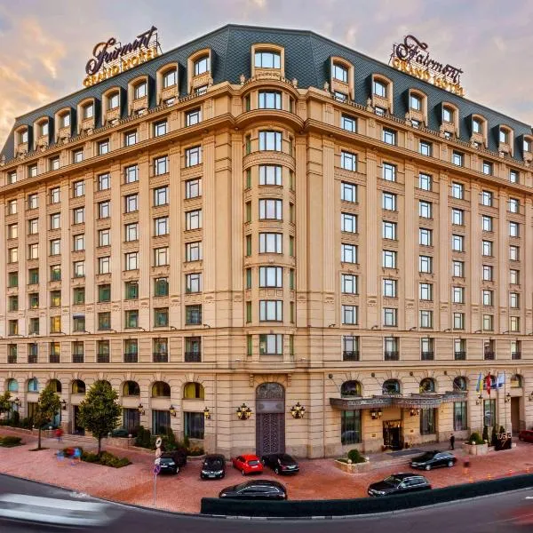 Fairmont Grand Hotel Kyiv, מלון בברוברי