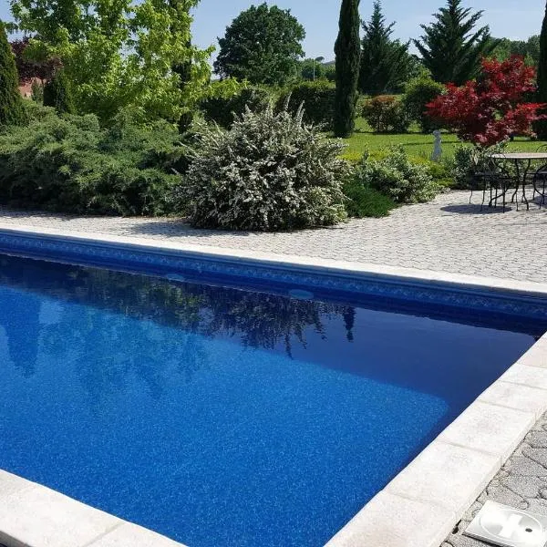 Logement avec piscine, classé 3 étoiles, de 42 m2 tout confort au calme pour un couple, hotel v destinaci Cahuzac-sur-Vère
