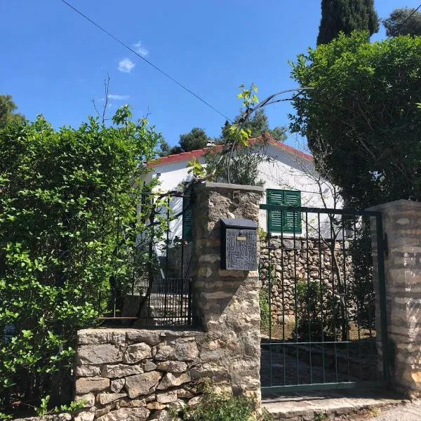 Holiday home Pavarotti, hotel in Supetar