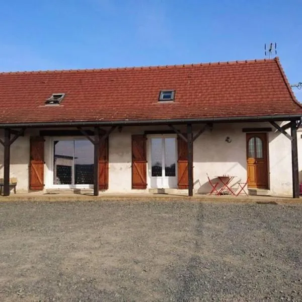 Gîte 14 personnes à la campagne, hotel en Saint-Ennemond