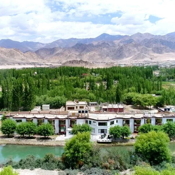 The Nature Residency - A Riverside Resort in Leh, hôtel à She