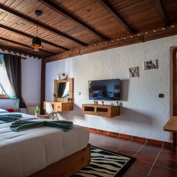 Room in Bungalow - Triple Bungalow 6 - El Cortijo Chefchaeun Hotel Spa, hotell i Tazrout