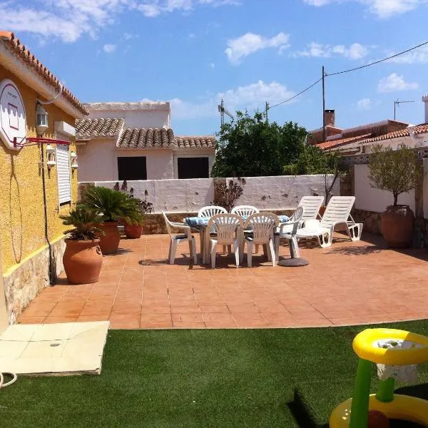 Villa with garden and pool in Denia, hotel v destinaci Denia