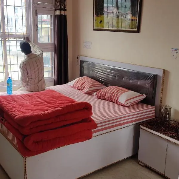CITY CROWN GUEST HOUSE, hotel v destinaci Sundarnagar