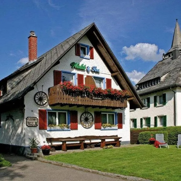 Gästehaus Wald und See, hotelli kohteessa Titisee-Neustadt