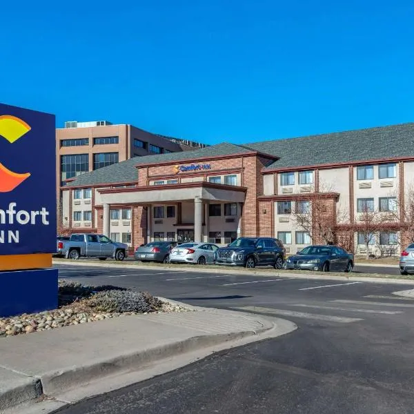 Comfort Inn Denver Southeast، فندق في آرورا