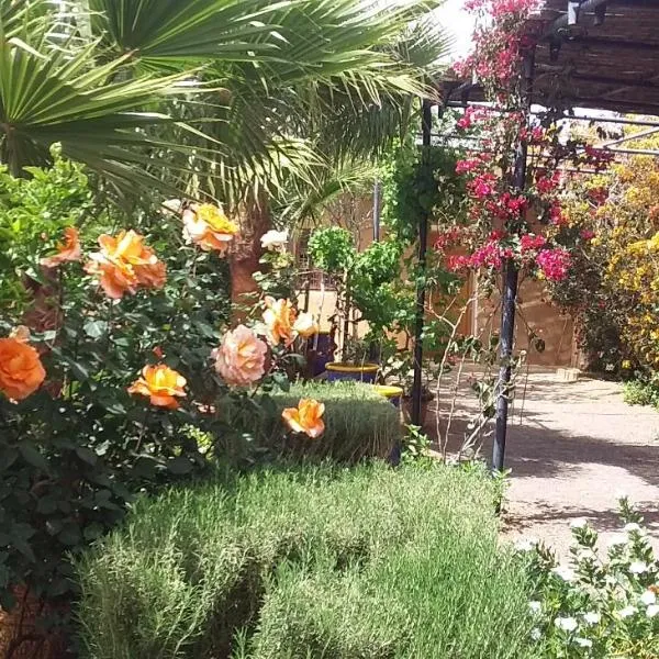 Auberge Bassou, hotel in Nkob