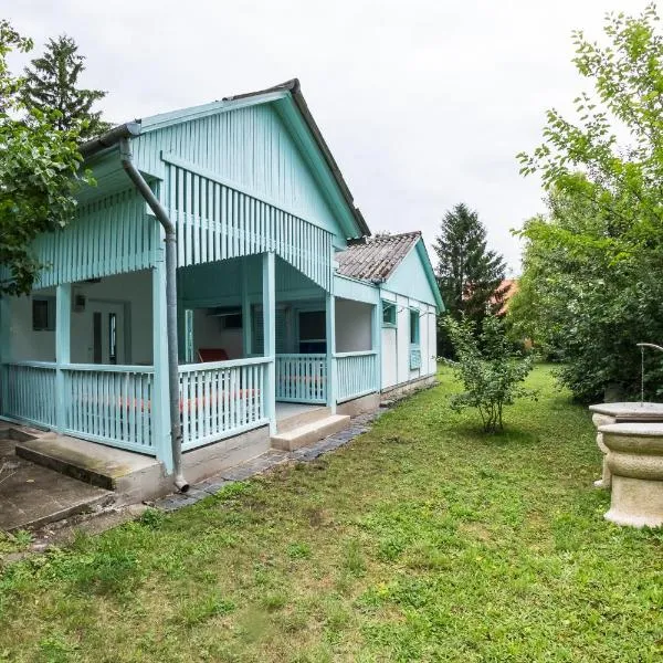 Penge Bungalók, hotel v destinaci Balatonalmádi