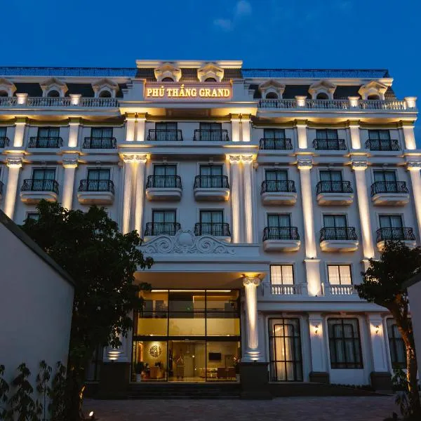 PHU THANG GRAND HOTEL, hotel in Bến Lức