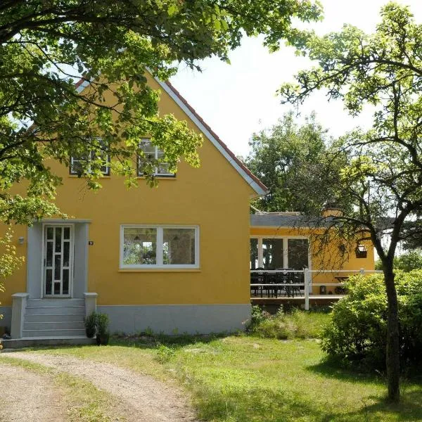 10 person holiday home in R m, hôtel à Bolilmark