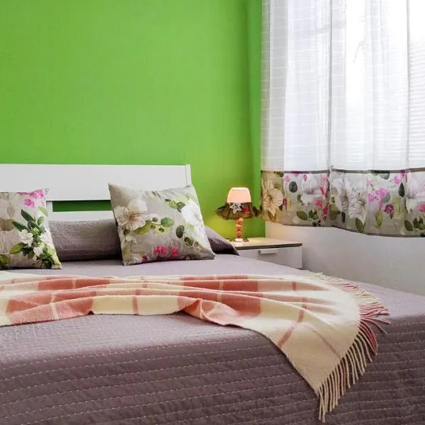 Rainbow Guest House, hotel v destinaci Madalena