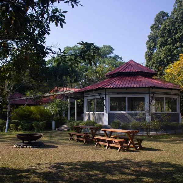 Puroni Bheti Tea and Farm Retreat, hotel in Jorhāt