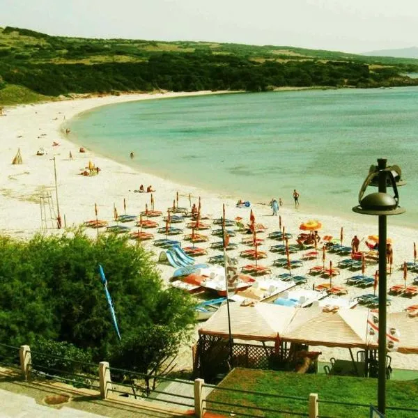 Borgo Spiaggia Isola Rossa, hotell i Isola Rossa
