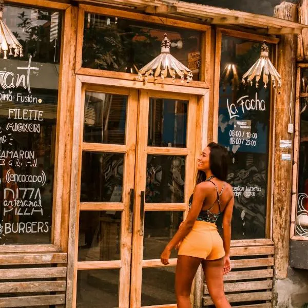 La Facha Hostal Restaurant Surf, hotel v destinaci Mompiche