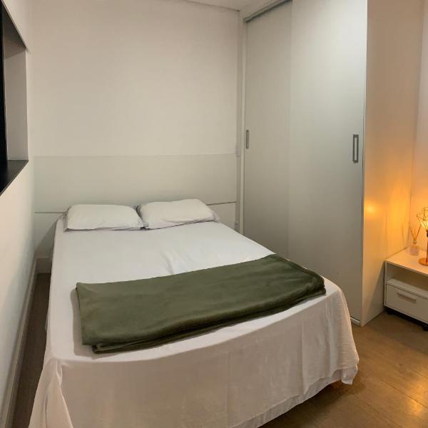 709- Apartamento Decorado Encantador, mobiliado, amplo, cozinha completa, Excelente localização no Rebouças - Foto 2