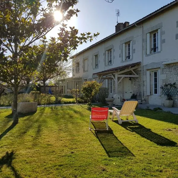 Domaine de Pelouaille - chambre d'hôtes, hotel v destinaci Saint-Jean-dʼAngély