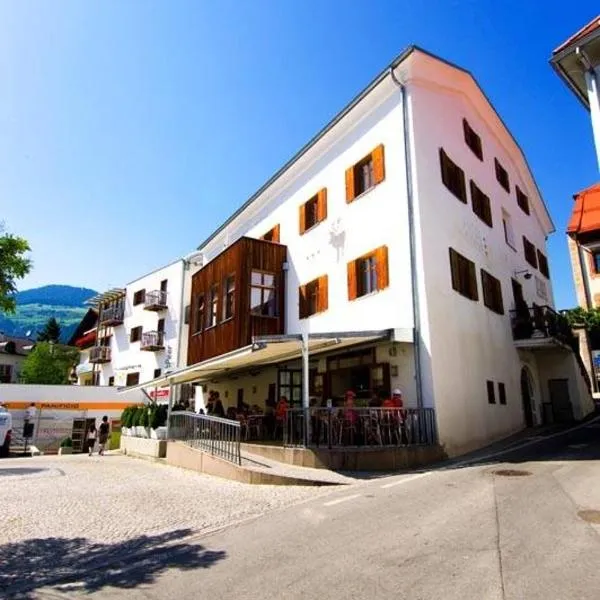 Hotel Garni Zum Hirschen, hotel en Tubre
