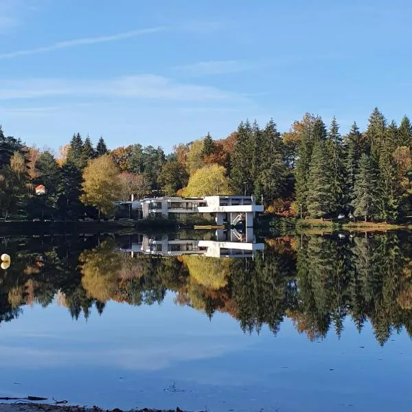 Hôtel Eden Lake, hotel v destinaci Égletons