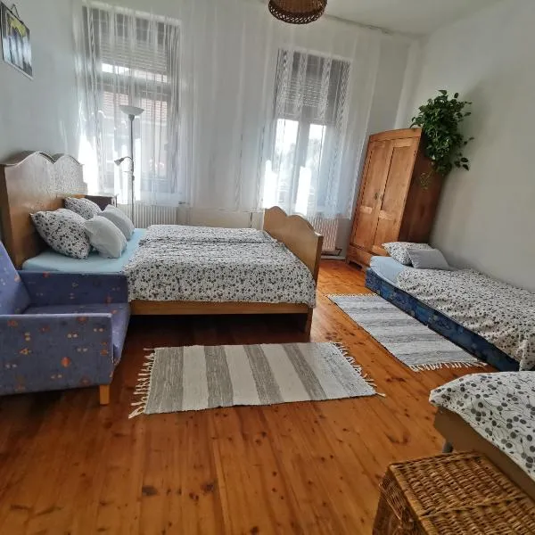Green Garden House, מלון בGencsapáti
