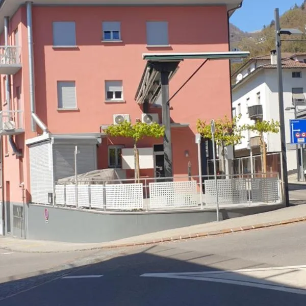 Ristorante Gordolese con alloggio, viešbutis mieste Gordola