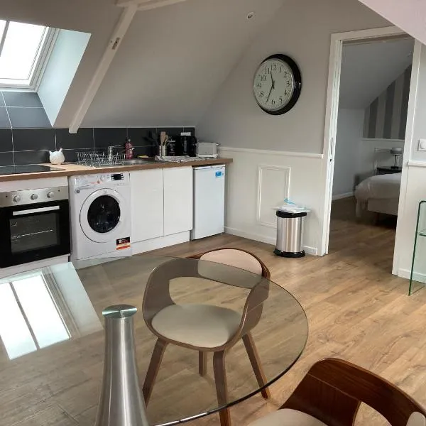 LOIRE VELO 3 Appartements Moderne Vélo Parking 20 places vélos Centre Ville Historique Blois、ブロワのホテル