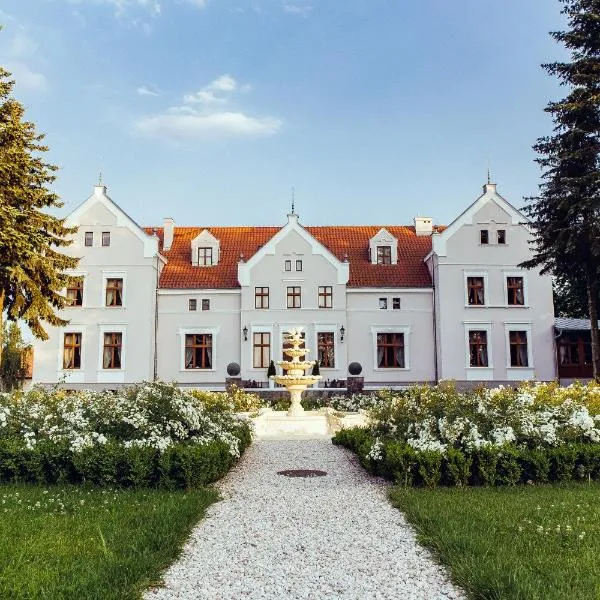 Viesnīca Palac Mortegi Hotel & SPA - Restauracja Szlachecka, SPA, Basen, Sauny, Jazda Konna, Mini Zoo - Luksus, Relaks i Przyroda w jednym! pilsētā Lubawa