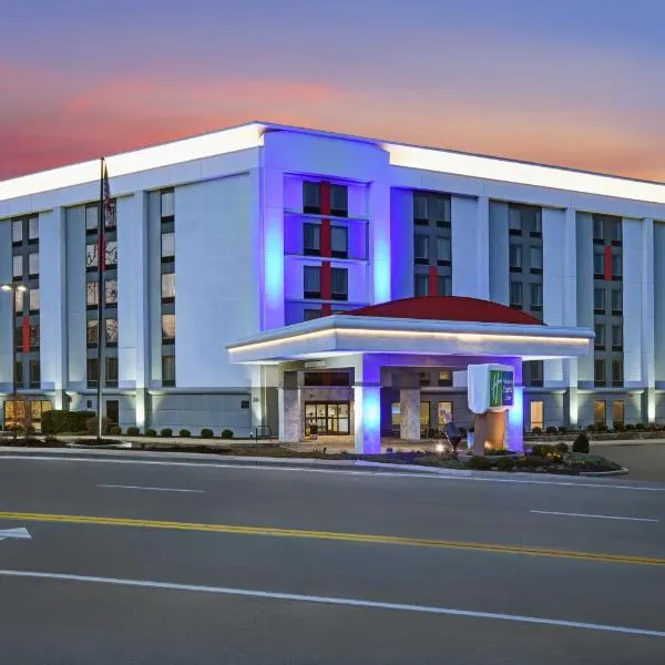 Viesnīca Holiday Inn Express & Suites Cincinnati Riverfront, an IHG Hotel pilsētā Kovingtona