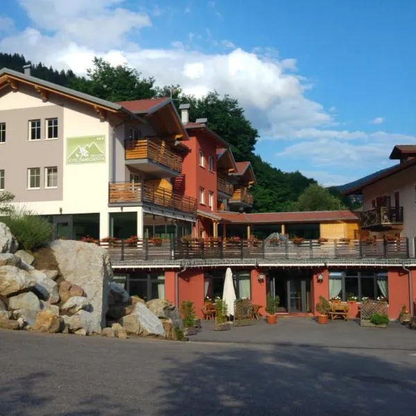 Alpen Garten Hotel Margherita, hótel í Rumo