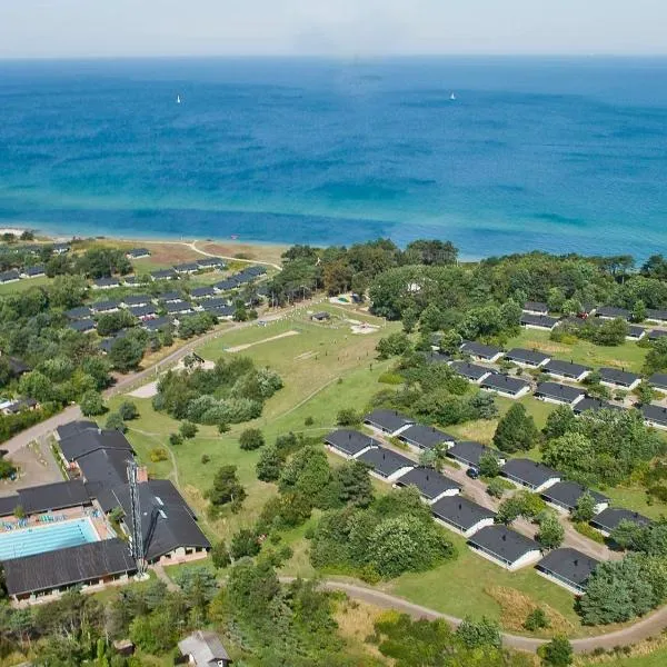 6 person holiday home on a holiday park in Gilleleje、ジルレジェのホテル