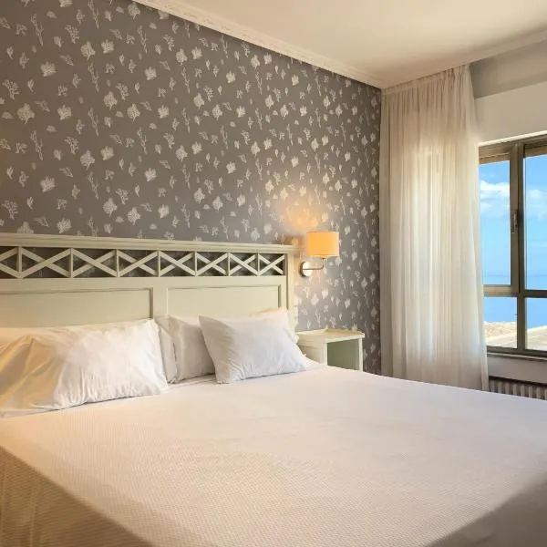 Hotel Playa de Los Locos, hotel v destinaci Suances