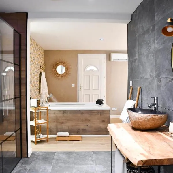 Les Nuits d Olympe - Suite & Spa privatif, hotel v destinaci Lacoste