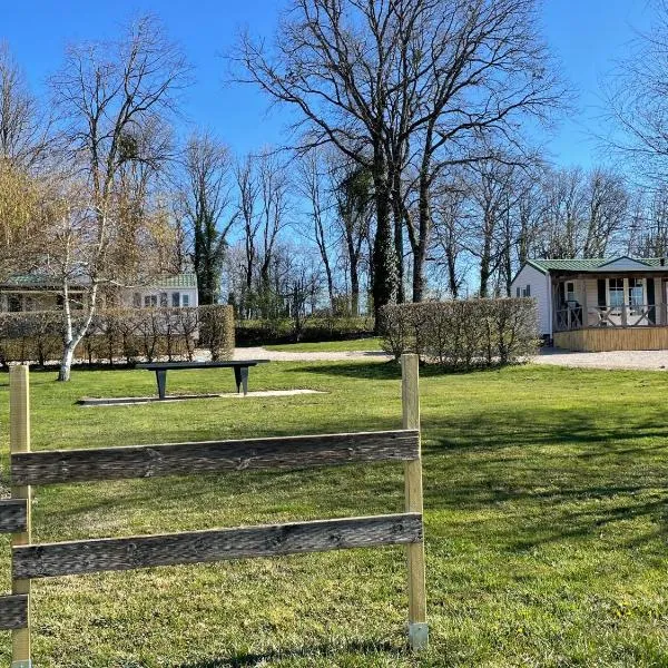 Jura mobile home, hotel v destinaci Marigny