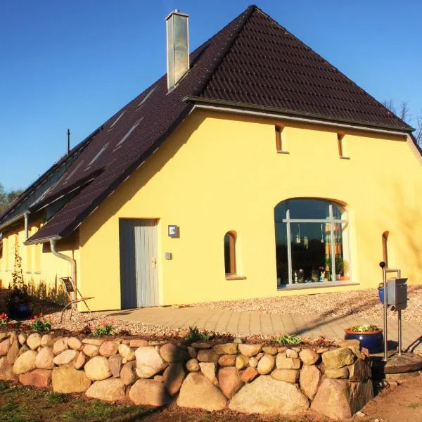 Familienfreundliche Ferienwohnung am Reuterteich, hótel í Seedorf