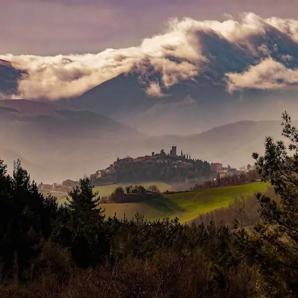 La vedetta del Montefeltro, hotel v destinaci Peglio