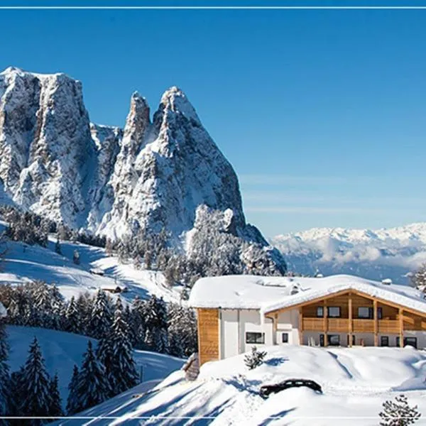Viesnīca Hotel Chalet Dolomites pilsētā Alpe di Sjusi