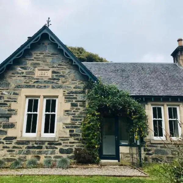Erigmore Spa Cottage - A cosy cottage located in a countryside park with WIFI and access to swimming pool, hotel in Perth