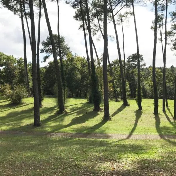 Camping du Val de l'Eyre – hotel w mieście Salles