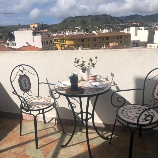 Atico La Laguna con terraza y vistas, hotel en Montañeta
