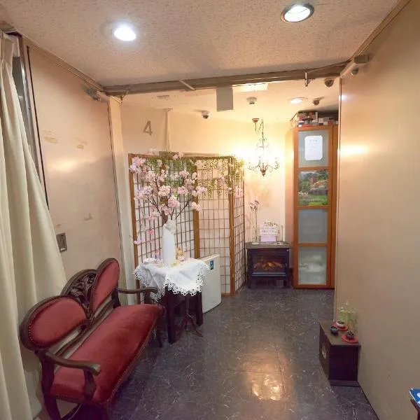 ホテル4Fマカロニ, hotel v Osace