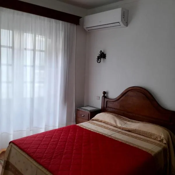 Residencial das Trinas 2, hotel v destinaci Guimarães