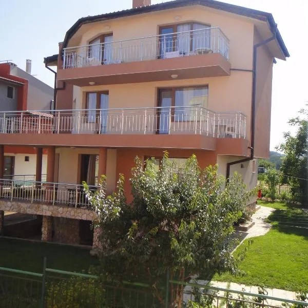 Zenith Guest House, hotel in Sozopol