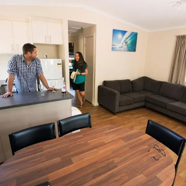 Ball Park Caravan Park, hotel en Corowa