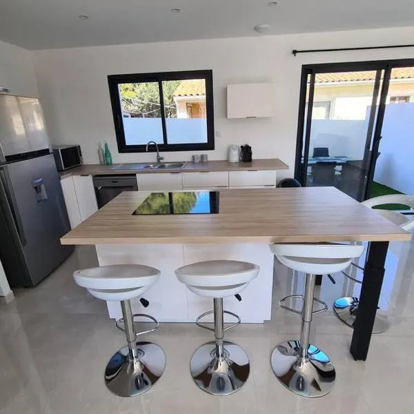 Magnifique Villa avec jacuzzi en option, hotel v destinaci Villeneuve-lès-Maguelonne