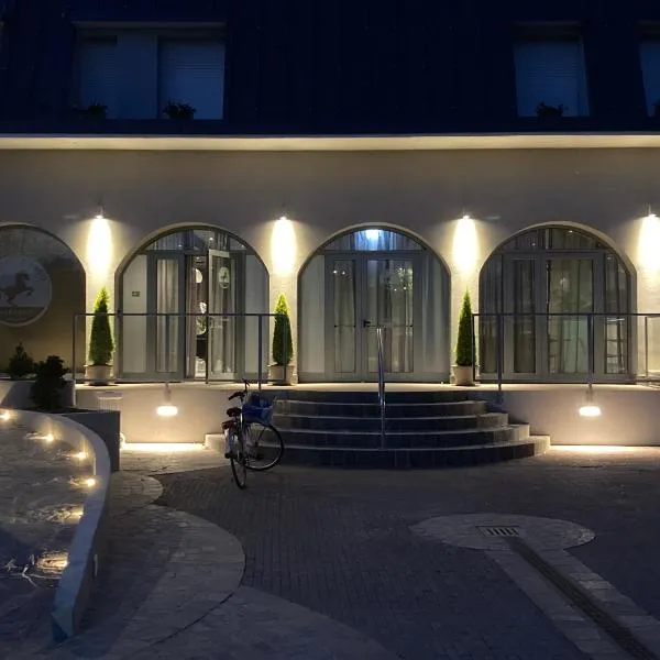 Hotel Cavallo Bianco, hotel v destinaci Reggiolo