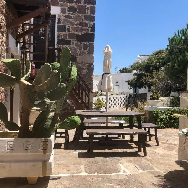 Machi's House Historic Stay in Plaka Village with Private Parking, hotel i Plaka Milos