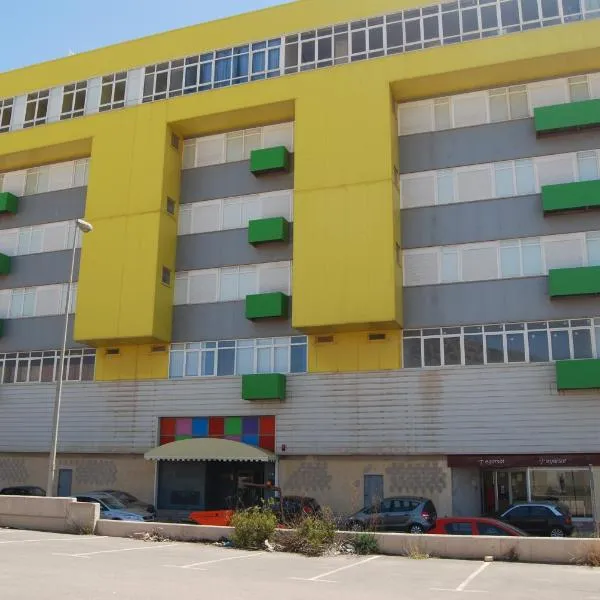 Apartamentos Turisticos Mediterraneo, hotel v mestu Algar