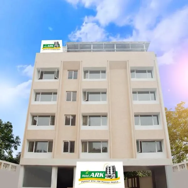 Lee-Benz ARK HOTEL, hotel in Alangudi