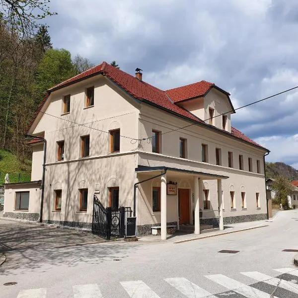 Rooms Kozmus, hotel in Blanca