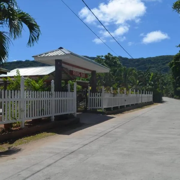 Rising Sun Guesthouse, hotel v destinaci La Digue