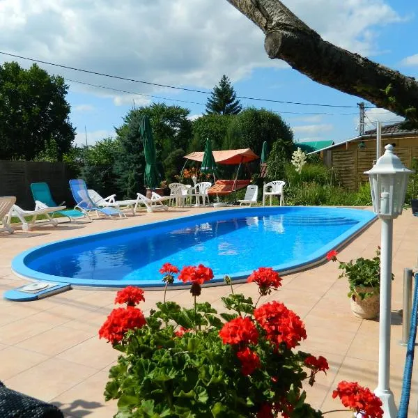 Panoráma házikó, hotel in Nagymányok